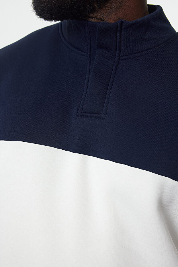 Námořnická modrá oversize fleecová mikina velké velikosti – stojáček, barevný blok TMNAW25AO00033 - 4