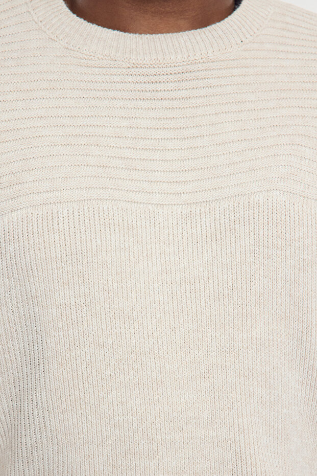 Pulover de tricotaj supradimensionat cu textura bej cu decolteu - Mărime mare TMNAW25AN00010 - 4