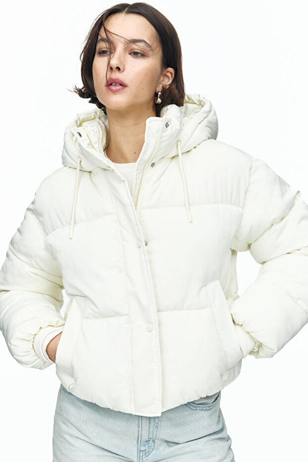 Kısa kapüşonlu şişme mont - 1