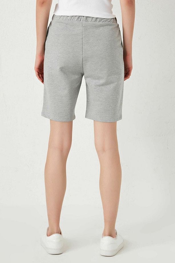 Your Fashion Style'dan Kadın Gri Bermuda Şort Basic Beli Lastikli Düz Cep Detaylı Pamuklu - 5