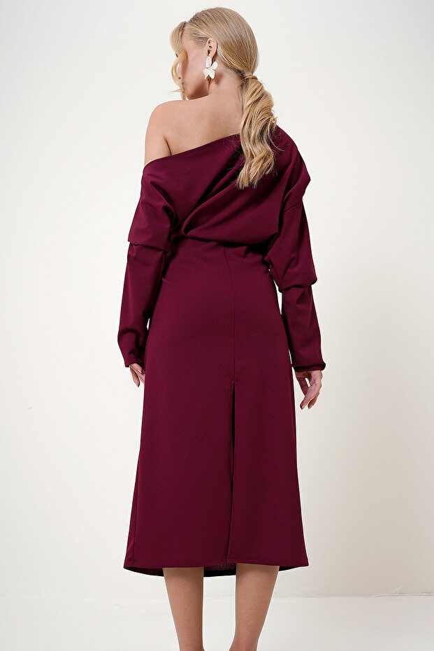 Kobieta Bordowa sukienka z dekoltem na ramionach i drapowaniem, długość midi, dzianina Alc-X12786 - 5