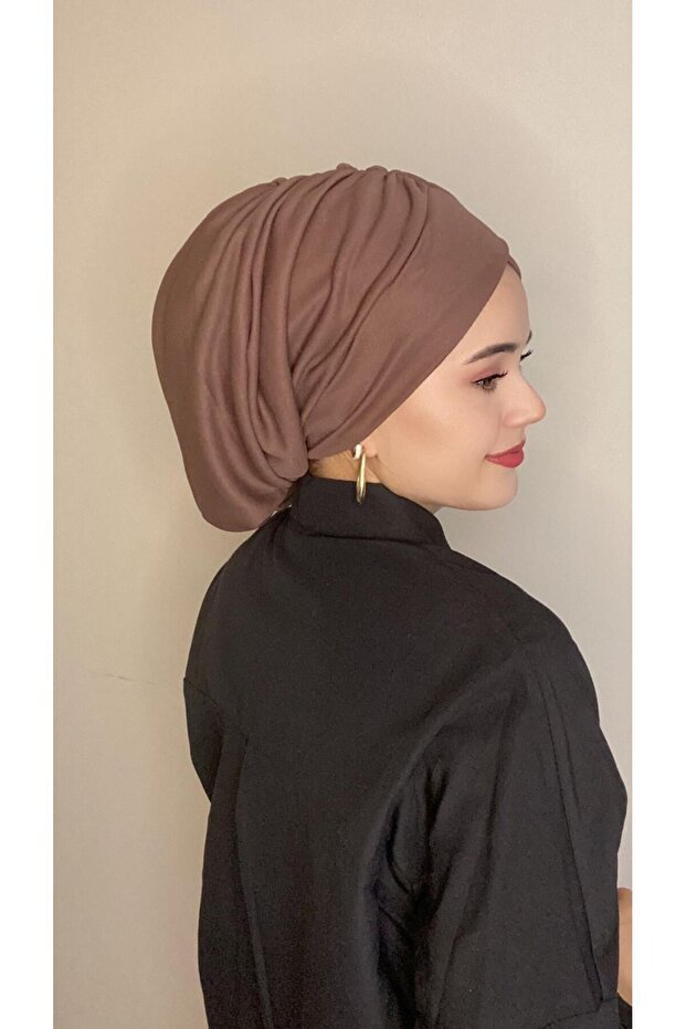 غطاء رأس كروس سالاس من فرو المنك الداكن