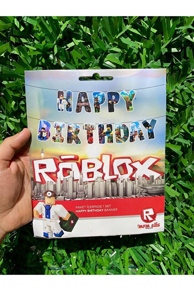 كتابة لافتة عيد ميلاد سعيد تحت عنوان Roblox