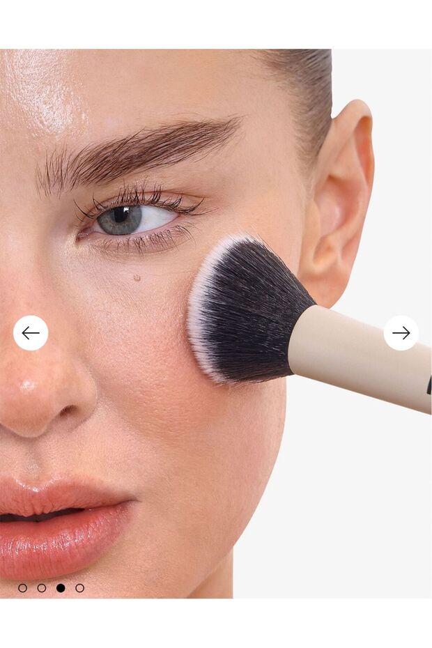 COMPLEXION BRUSH - 3