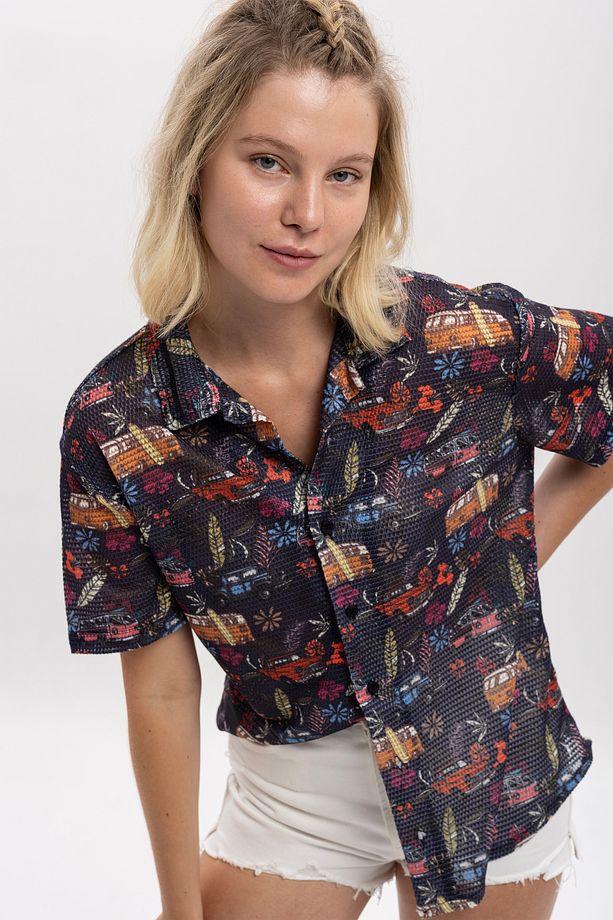 Kadın Retro Karavan Desenli %100 Polyester Örme Kısa Kollu Gömlek - 1