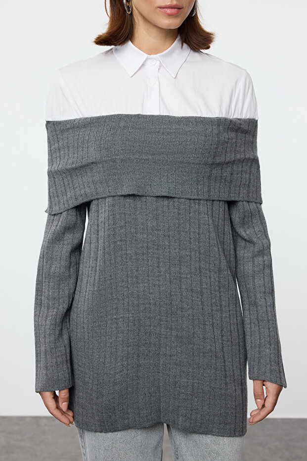 Sweter dzianinowy - antracytowy, detal koszuli, Tctaw25ak00056 - 3