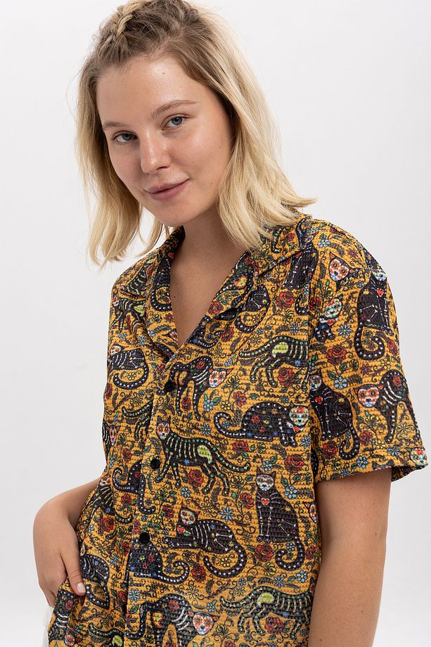 Kadın Kedi ve Gül Desenli %100 Polyester Örme Kısa Kollu Gömlek - 3