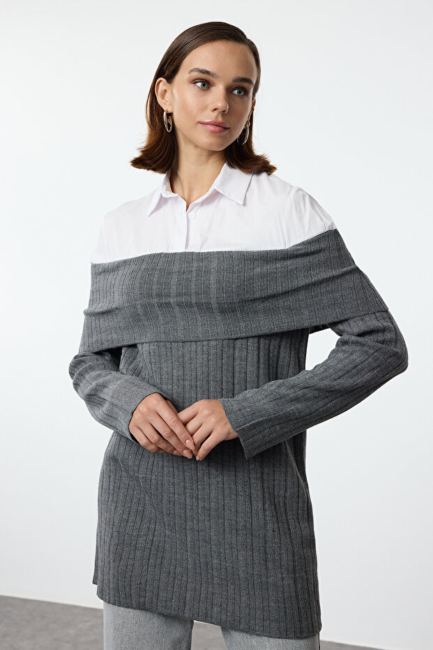 Sweter dzianinowy - antracytowy, detal koszuli, Tctaw25ak00056 - 1