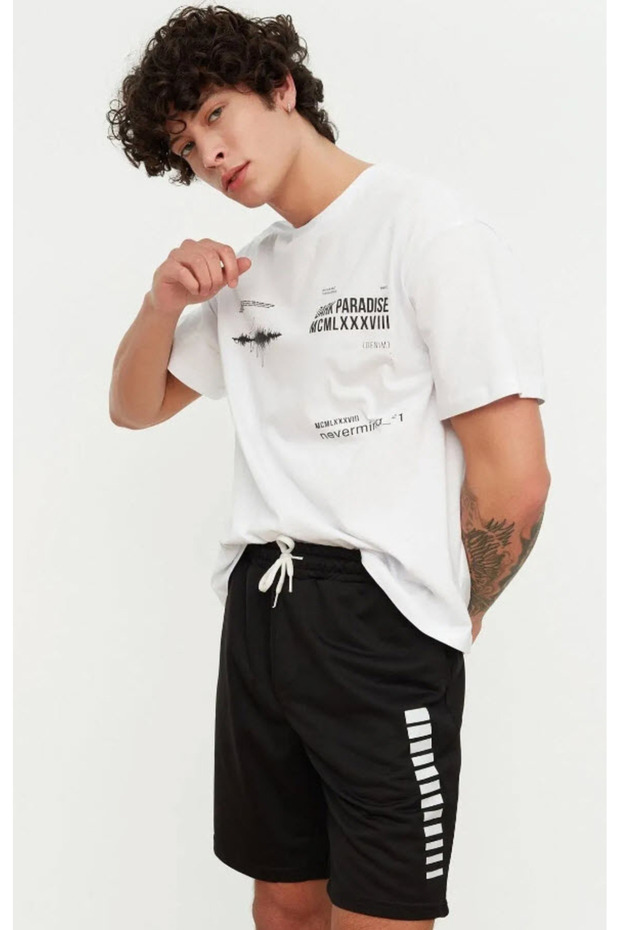 Siyah Regular/Normal Kesim Orta Boy Geometrik Baskılı Şort TMNSS21SR0137 - 1