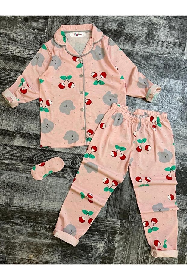 طقم بيجامة بناتي منقوش باللون الكرزي مزود بأزرار وشريط عين - 3