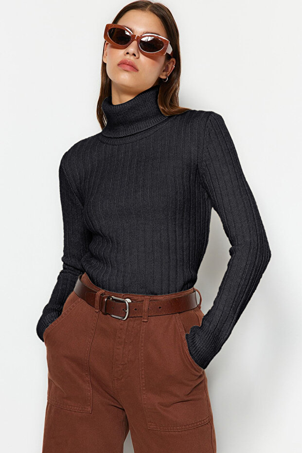 Dunkelanthrazitfarbener, weicher, strukturierter Basic-Strickpullover TWOAW20FV0133 - 1