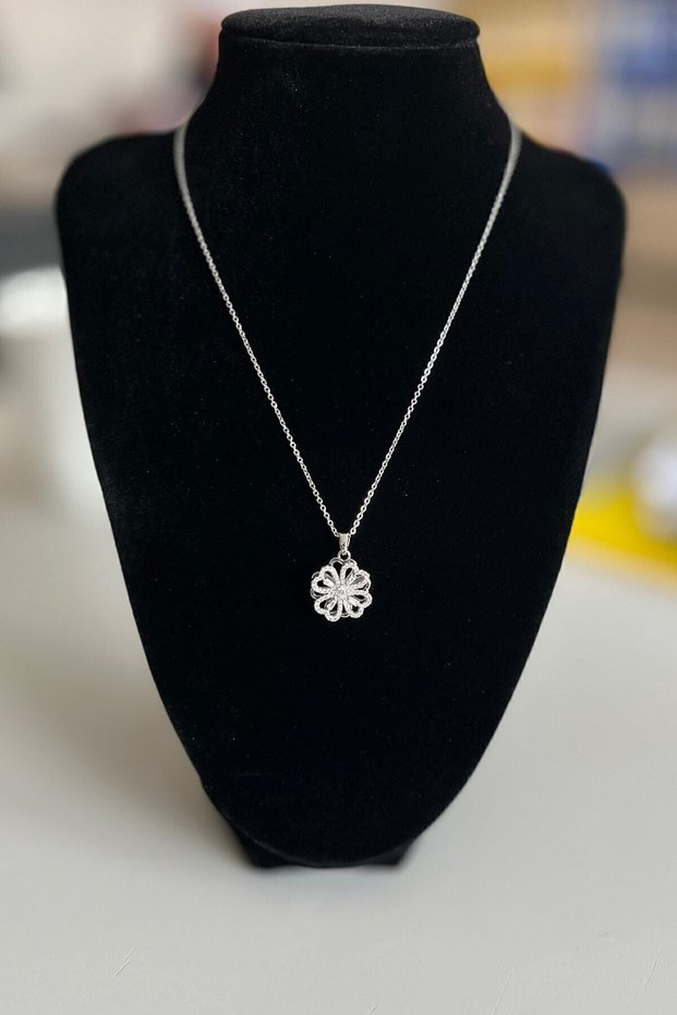 Caprea Steel Rhinestone Spinning Clover Stress Necklace Women's Silver Color Non-Tarnish Chain Necklace with 45 cm Chain