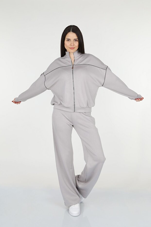 بدلة رياضية موديل مضلعة باللون الرمادي - 2