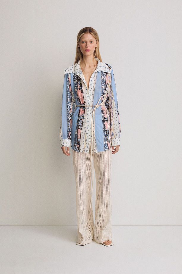 Oversize Shirt Made Of Pleated Fabric With A Floral Pattern İn Soft Colors - 2