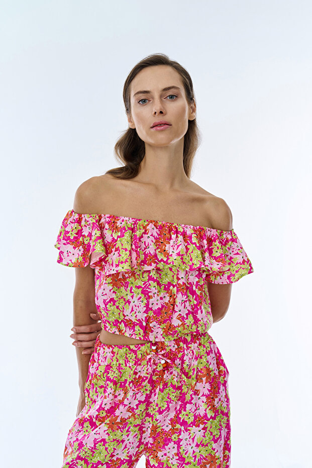 بلوزة فوشيا منقوشة بالزهور - 1