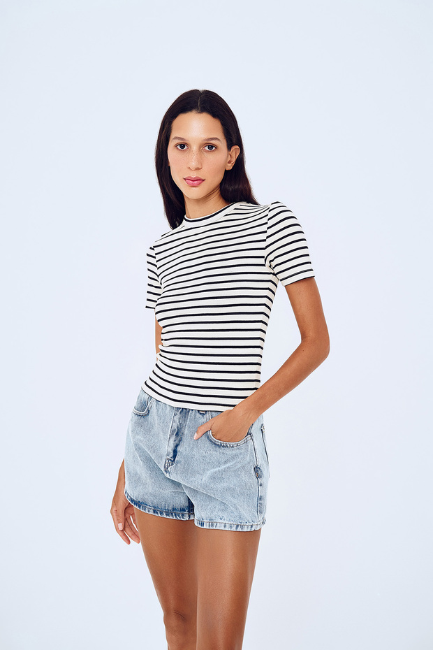 Çizgi Detaylı Basic Tişört Bej - 4