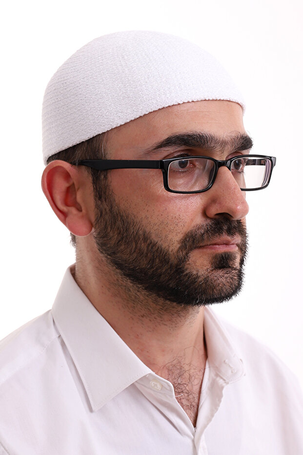 قلنسوة شتوية مخملية بنمط عادي - أبيض