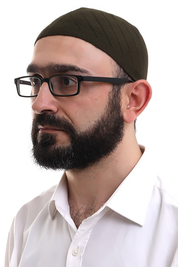 قلنسوة منسوجة بنمط متقاطع للشتاء باللون الكاكي الداكن