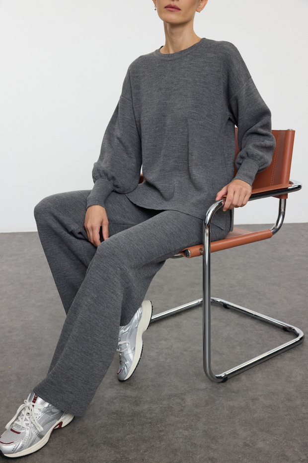 Anthrazitfarbenes Basic-Strickset mit weiter Passform - Tedaw25Au00004 - 1