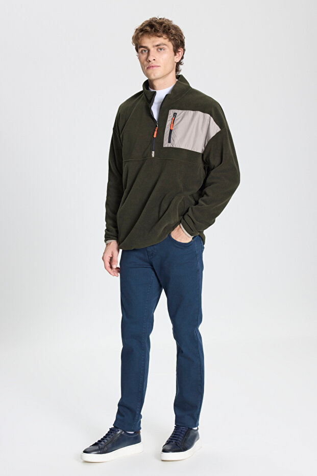 Мъжки суитшърт от полар в цвят каки - извънгабаритна кройка, стояща яка, джоб с детайли, цип, устойчив на студ - 2
