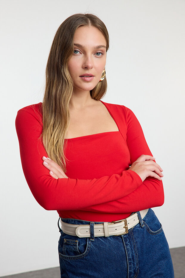 Kırmızı Kare Yaka Büzgü/Drape Detaylı Slim/Vücuda Oturan Örme Bluz TWOAW25BZ00194 - 2