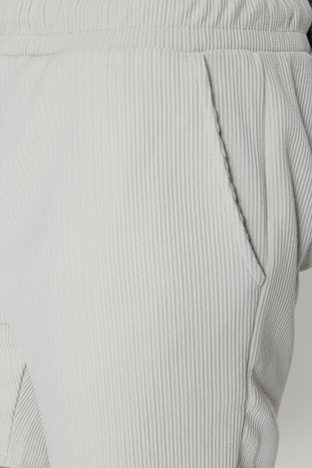 Gri Regular/Normal Kesim Orta Boy Kordonlu Dokulu Şort TMNSS23SR00039 - 6