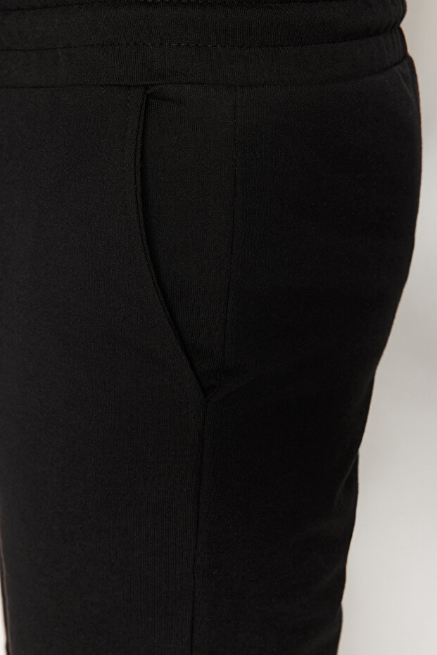 Siyah Regular/Normal Kesim Orta Boy Lastik Belli Bağcıklı Duble Paça Şort TMNSS21SR0046 - 7