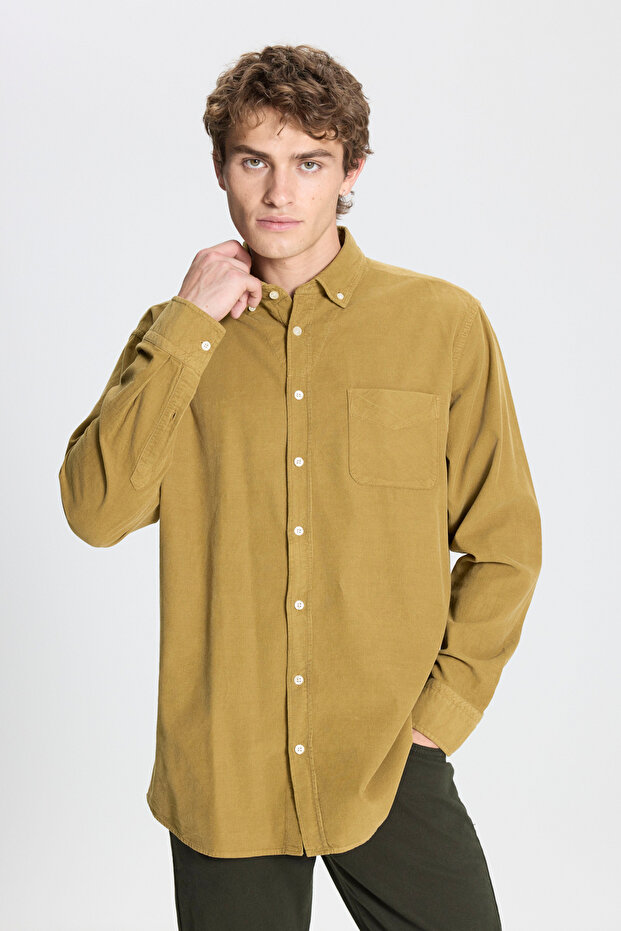 Erkek Yağ Yeşili Comfort Fit Geniş Kesim Düğmeli Yaka Kadife Gömlek - 1