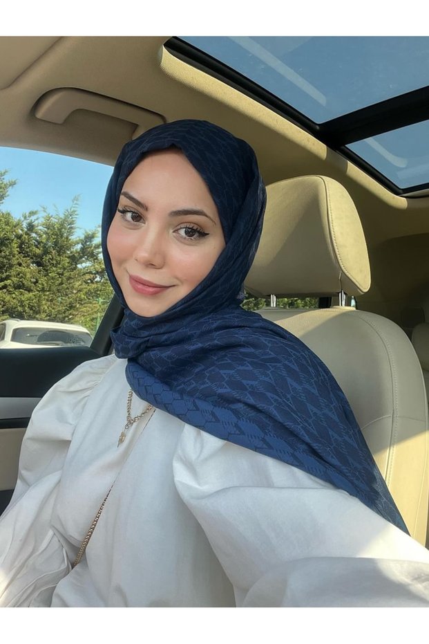 شال قطني بنمط حرف واحد فقط - أزرق داكن