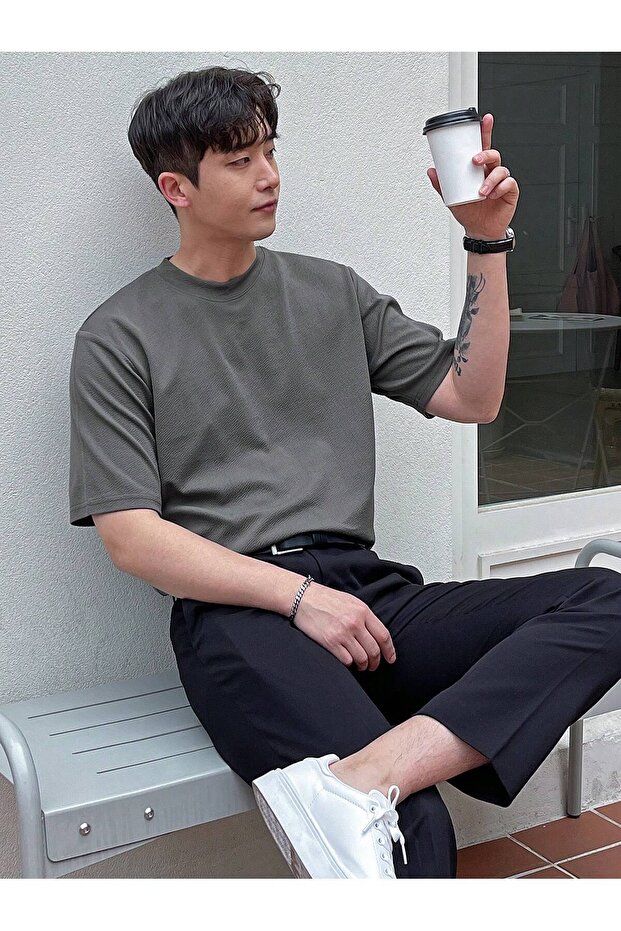 تي شيرت أساسي برقبة دائرية للرجال - 5