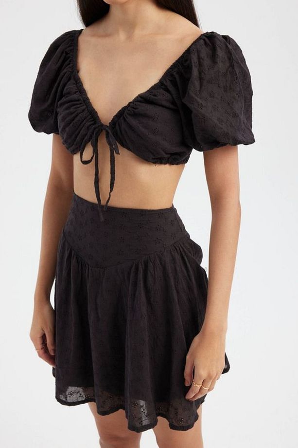 2 Parça: Göğüs Dekolteli Bağcıklı Crop Top Ve Yüksek Bel Elastik Bel Minik Etek - 5