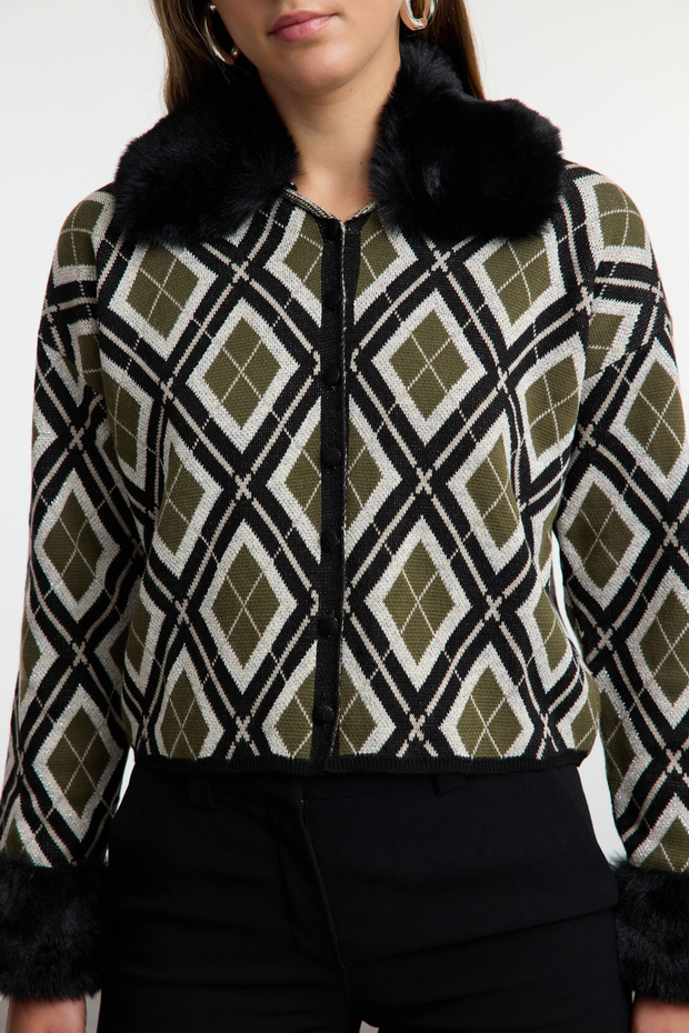 Siyah Çıkartılabilir Suni Kürklü Simli Crop Triko Hırka TWOAW24HI00043 - 10