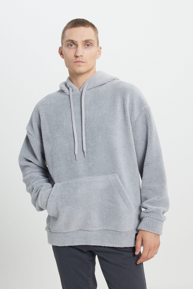 Męska jasnoszara, oversize’owa, luźna bluza polarowa z kapturem typu sherpa - 1