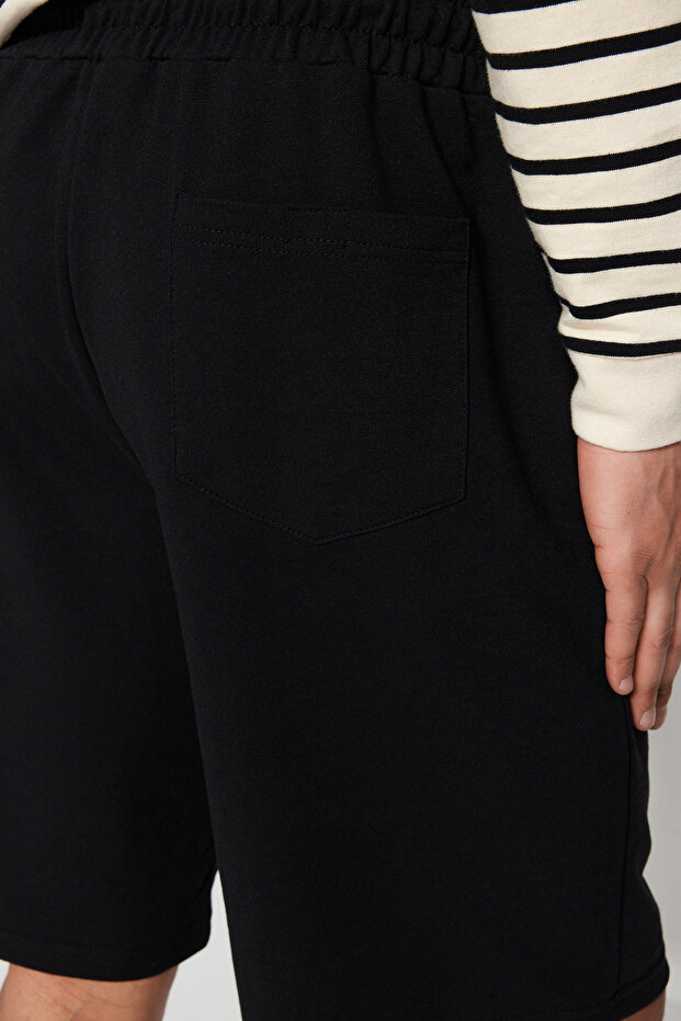 Basic Siyah Oversize/Geniş Kesim Lastik Belli Bağcıklı Şort TMNSS22SR0257 - 13