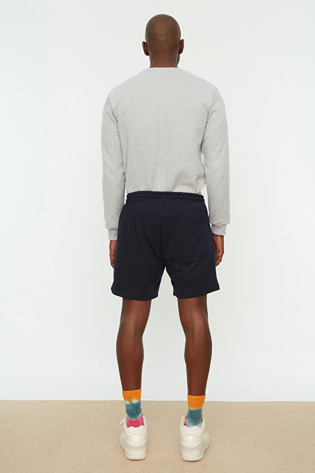 Marineblaue, normal geschnittene, kurze Shorts mit PU-Etikett und elastischer Taille und Schnürung TMNSS22SR0403 - 9