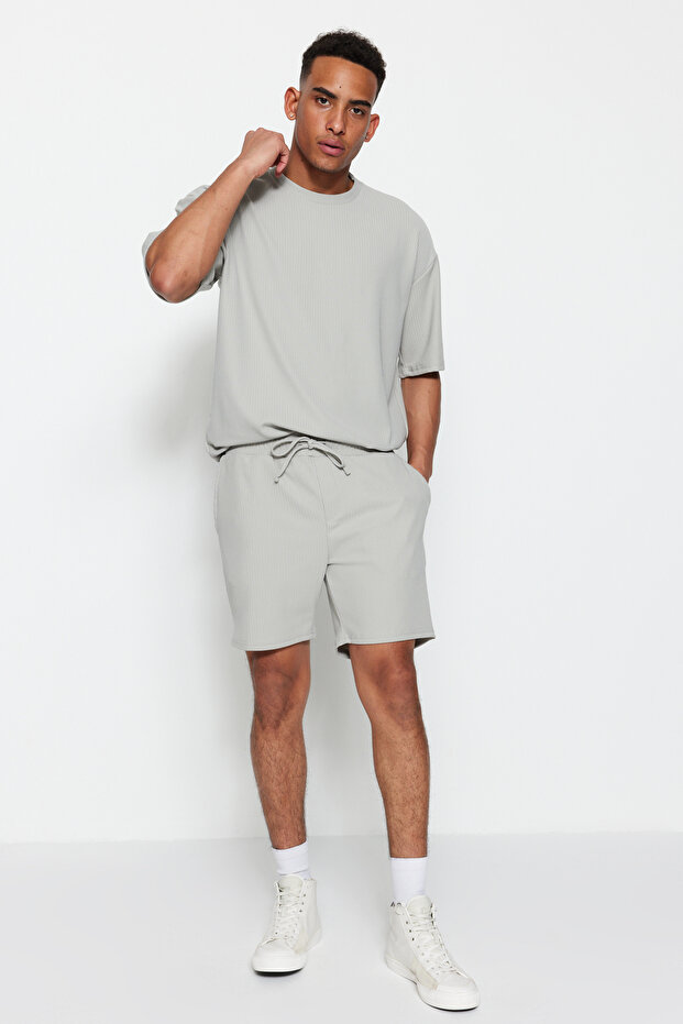 Gri Regular/Normal Kesim Orta Boy Kordonlu Dokulu Şort TMNSS23SR00039 - 2