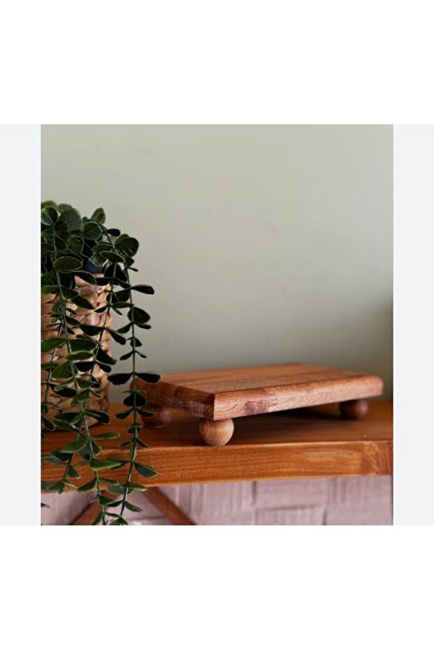 Oil pot with marble feet, wooden presentation stand.
