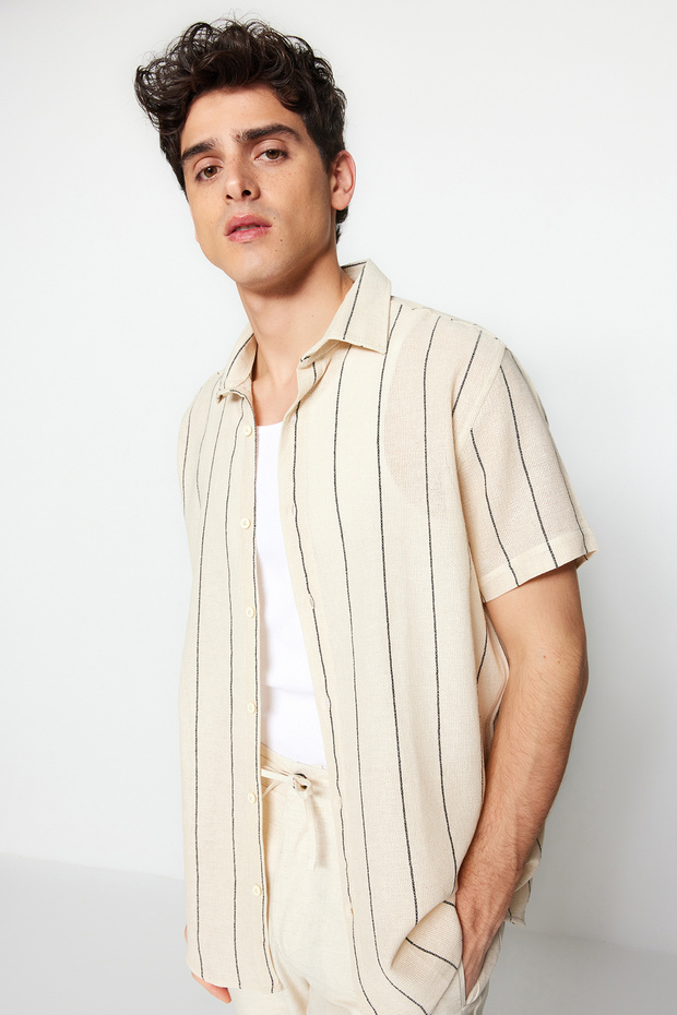 Siyah Regular Fit Çizgili Dokulu Yazlık Gömlek TMNSS23GO00063 - 1