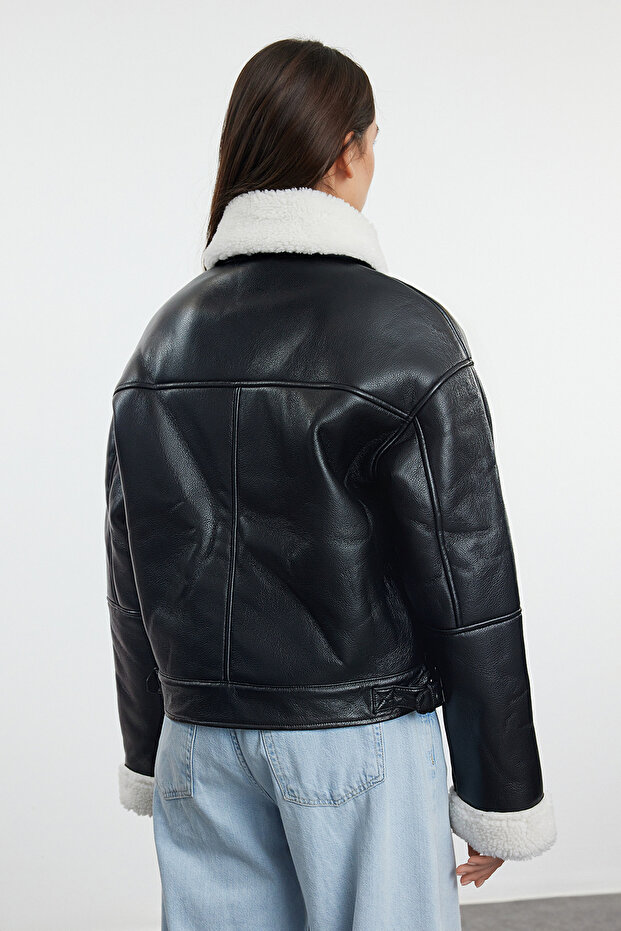 Siyah Oversize Kalıp Peluş Detaylı Suni Deri Biker Ceket Mont TWOAW25MO00001 - 9
