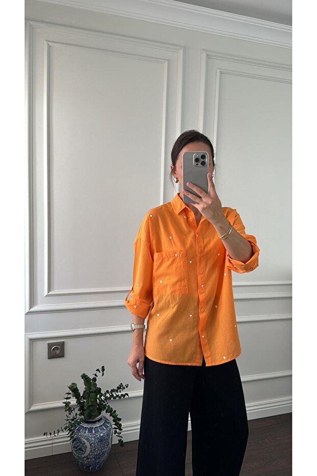 TURUNCU KALP İŞLEMELİ GÖMLEK - 2