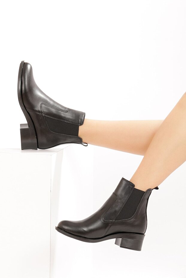 Kadın Siyah Lastikli Bot - 6