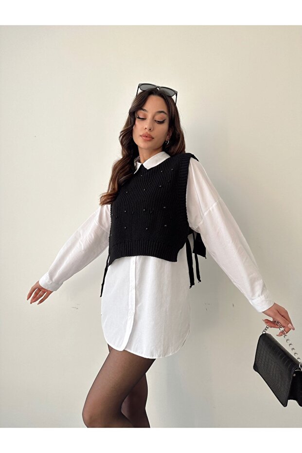 Schwarzer Damen-Strickpullover mit Perlendetails und seitlichem Bindeband - 1