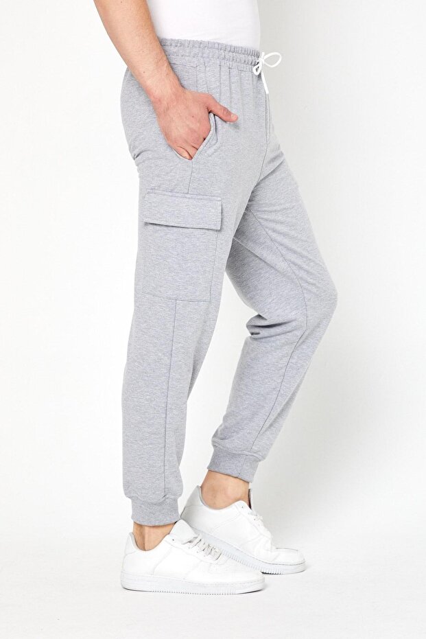 بنطلون رياضي رجالي باللون الرمادي مع جيوب للشحن من Jogger Fit