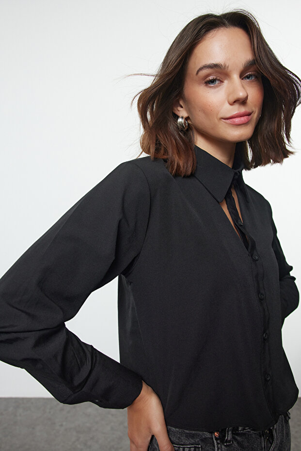 Siyah Cut Out Detaylı Crop Regular normal Kalıp Dokuma Gömlek TWOAW25GO00066 - 2