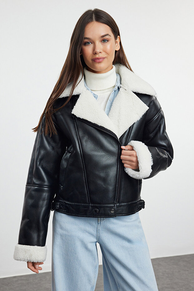 Siyah Oversize Kalıp Peluş Detaylı Suni Deri Biker Ceket Mont TWOAW25MO00001 - 6