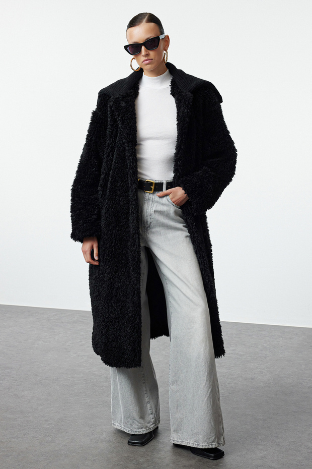 Czarny pluszowy płaszcz oversize - TWOAW25KB00001 - 1