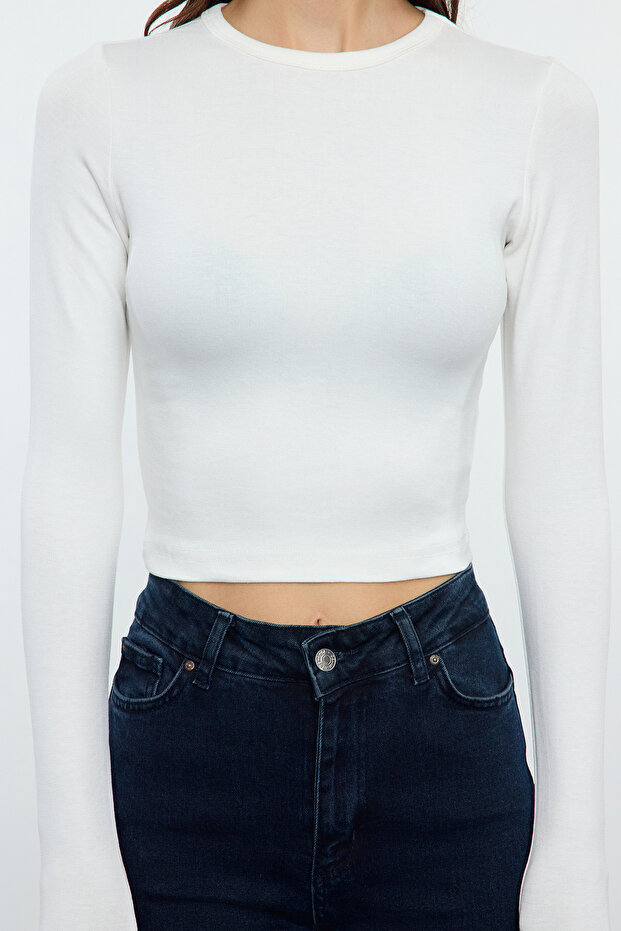 Ekru Viskoz Yumuşak Kumaşlı Fitted Crop Esnek Örme Bluz TWOAW24BZ00048 - 4