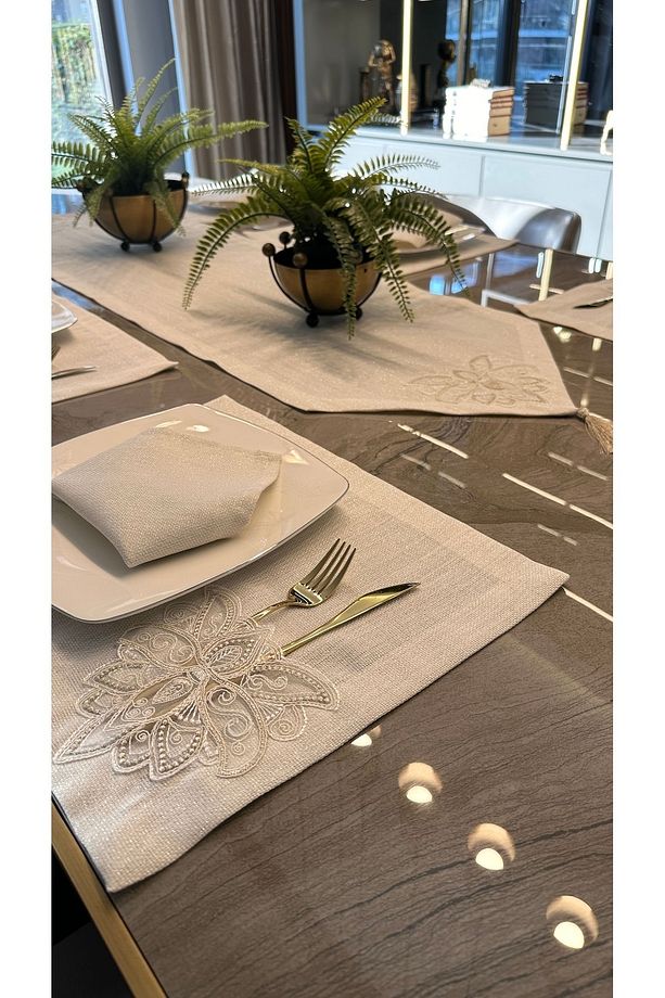 7 Parça Linen Fransız Dantelli Köşe Püsküllü Gold Simli Ekru Amerikan Servis Ve Runner Set - 9