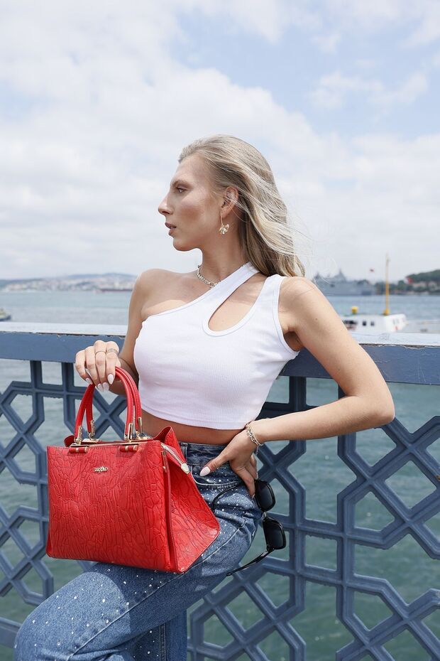 Elegance Red Women's Chain Detailed Adjustable Strap Hand and Shoulder Bag