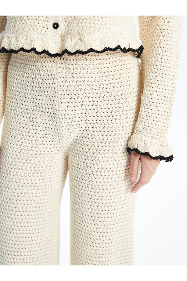 Amora - Örgü Detaylı Bol Paça Triko Pantolon - Ekru - 4